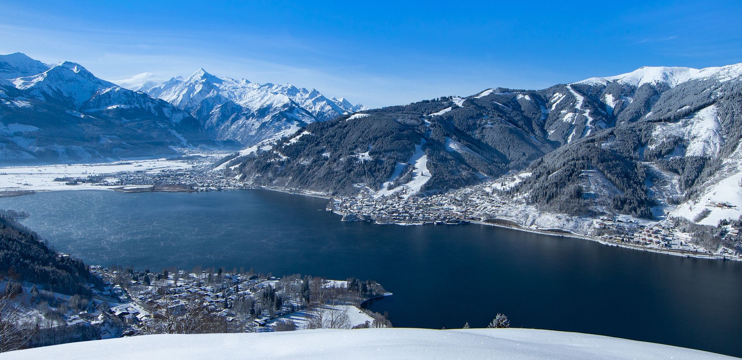 Ausblick auf den Zeller See im Winter