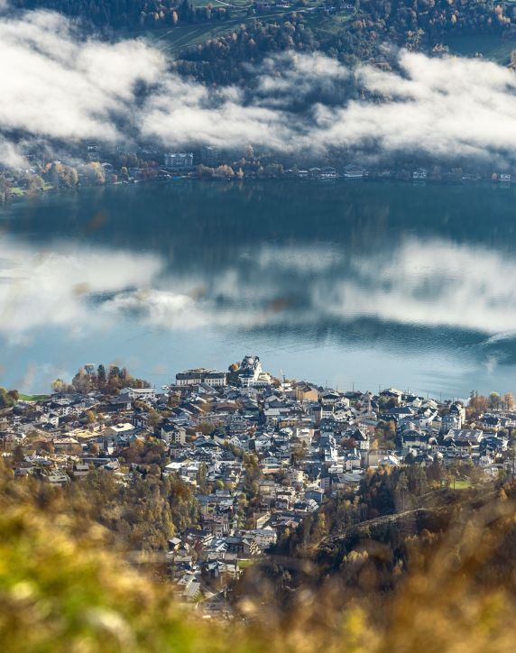 Blick von der Schmittenhöhe auf den Zeller See im Herbst