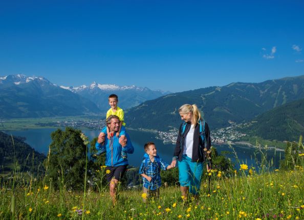 hiking-family-mitterberg_be6r1373