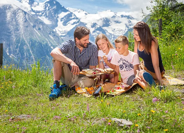 maiskogel_familie_picnic-c-maiskogel-betriebs-ag-1-