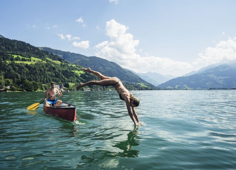 Sprung in den glasklaren Zeller See - Jump into the crystal clear lake Zell (c) Zell am See-Kaprun Tourismus