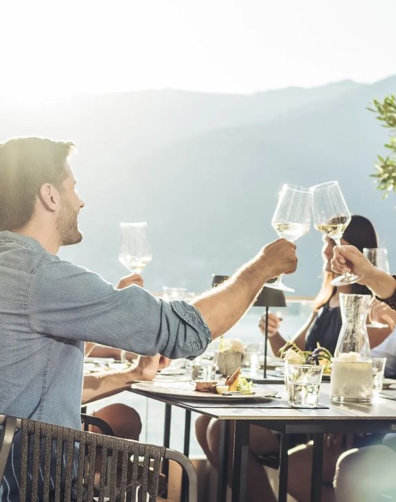 wunderschone-atmosphare-beim-abendessen-am-zeller-see-beautiful-atmosphere-during-dinner-at-lake-zell-c-zell-am-see-kaprun-tourismus-original-2