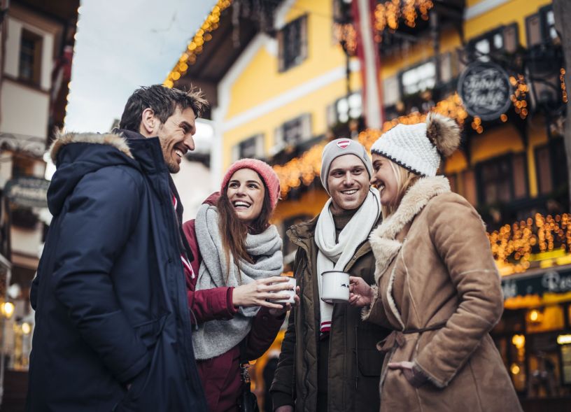 Zeit für Freunde im Winterurlaub_time with friends in the winter holiday (c) Zell am See-Kaprun Tourismus_original