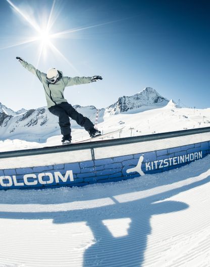 zell-am-see-kaprun-kitzsteinhorn-ski-freeski-freestyle-superpipe-snowpark-winter-2-2