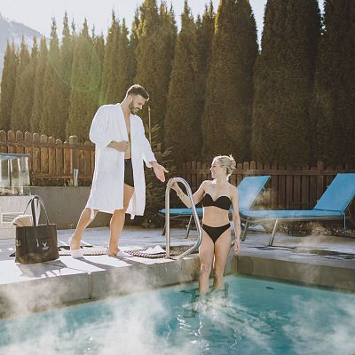 Beheizter Außenpool im Hotel Sonnblick in Kaprun im Winter