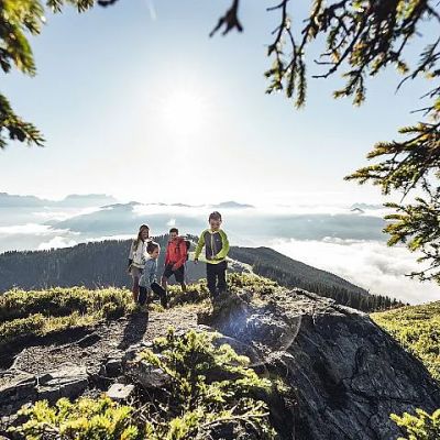 familienwanderung-zum-gipfel-family-hike-to-the-summit-c-zell-am-see-kaprun-tourismus-original-2