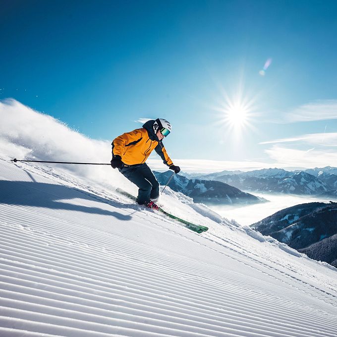 Skiing on Maiskogel